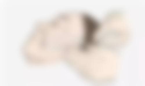 一、调整生活习惯去除下眼袋的皱纹