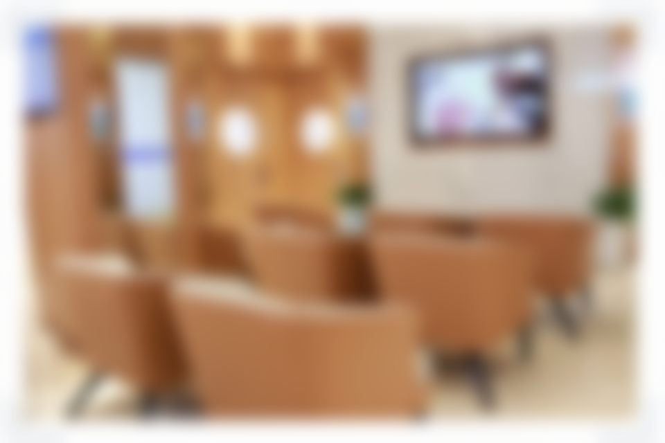 成都新桥口腔医院（衣冠庙店）杨一凡医生简介：种植牙技术究竟如何？看这3项数据就懂了！